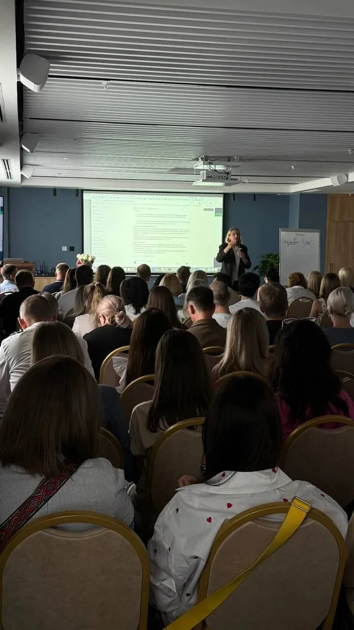 Аудитория риелторов на тренинге